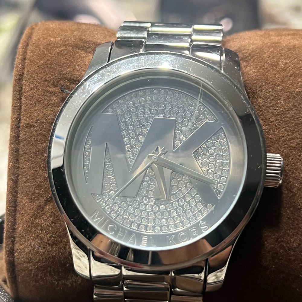 Michael Kors Silver-Tone Men's Watch - Picture 3 of 5